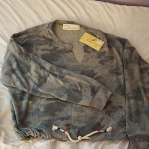 Long sleeve fleece cropped camo top